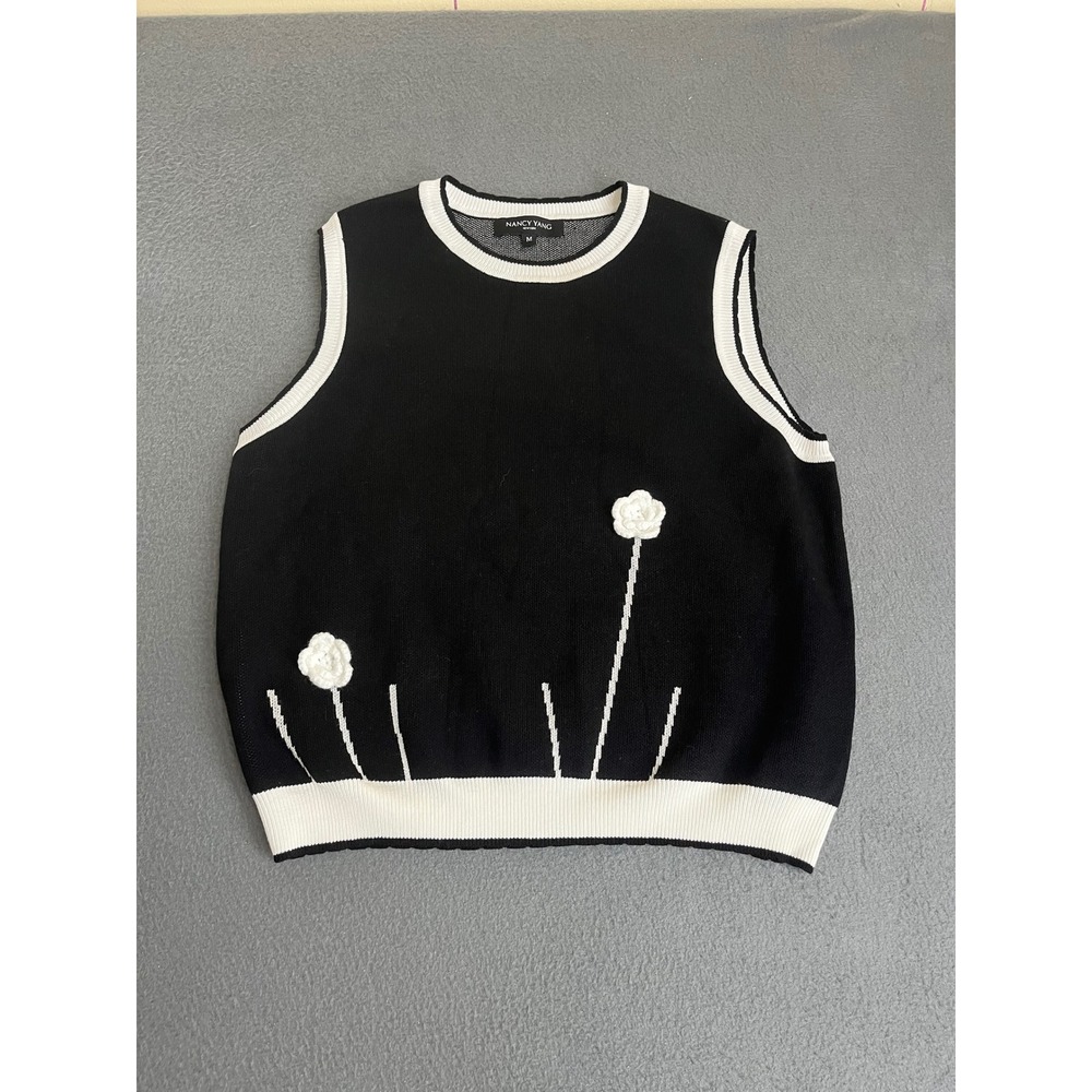 Nancy Yang Sweater Vest Womens M Black White Floral Crochet Knit Sleeveless Top